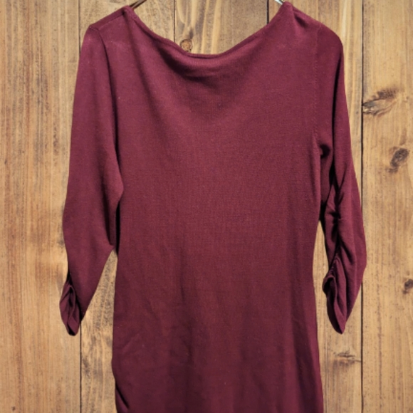 🏷️ CLEARANCE 🏷️Love Always sweater 2/$10 - Picture 2 of 6